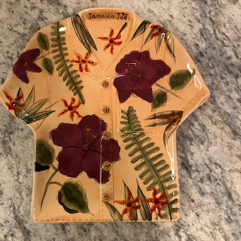🏷️ 3 for $10
Hawaiian ceramic shirt